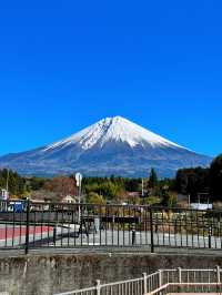 水のベールに包まれて。神秘の絶景、白糸ノ滝で心洗われるひととき