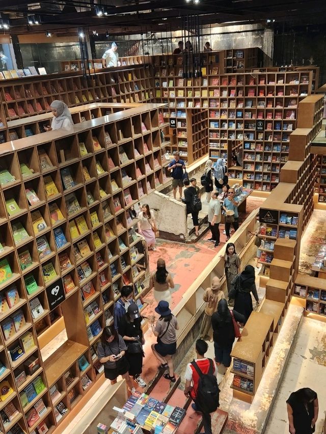 A Booklover’s Paradise: Inside BookXcess KL📚