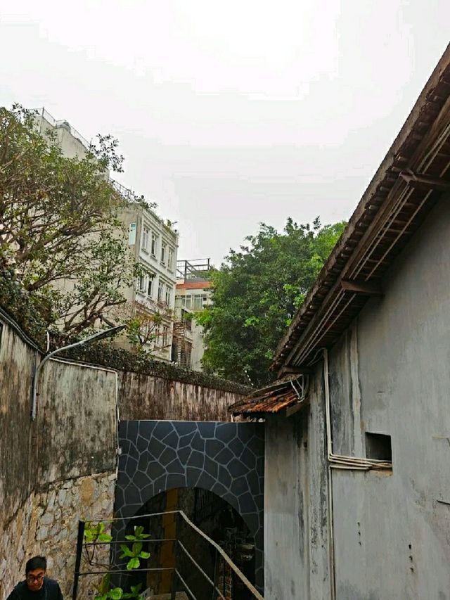 HOA LO PRISON.