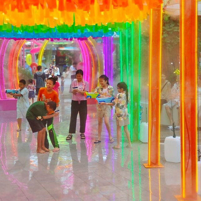 สาดน้ำสุดมันส์ที่เดอะมอลล์บางแค