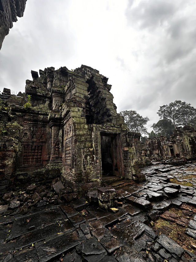 Prasat Preah Khan 12th century sword city in Asia 