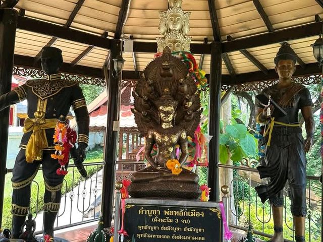 วัดพระแท่นศิลาอาสน์ จังหวัดอุตรดิตถ์ 