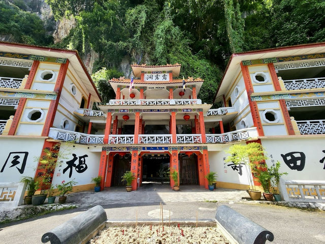 Perak Cave Temple (Perak Tong) – Ipoh’s Spiritual Adventure