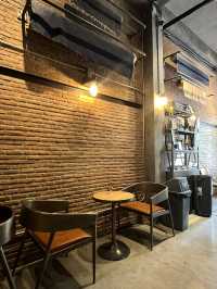 กาแฟดี บรรยากาศเท่ ถ่ายรูปสวยทุกมุม ที่ As is