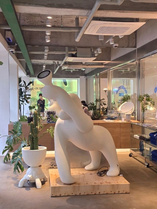 가로수길에서 만나는 감성 카페, KRMK CAFE