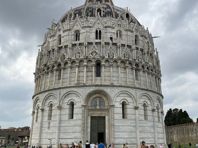 Leaning Tower of Pisa: Italy’s Most Iconic Tilt with Timeless Charm