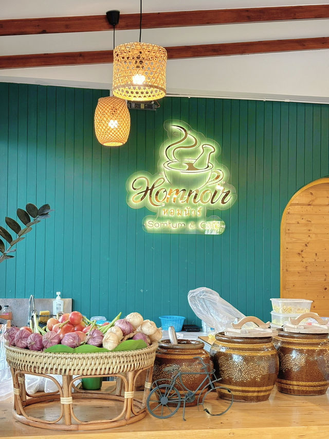 หอมนัวร์ ส้มตำ & คาเฟ่ อาหารอีสานสไตล์ฟิวชั่น