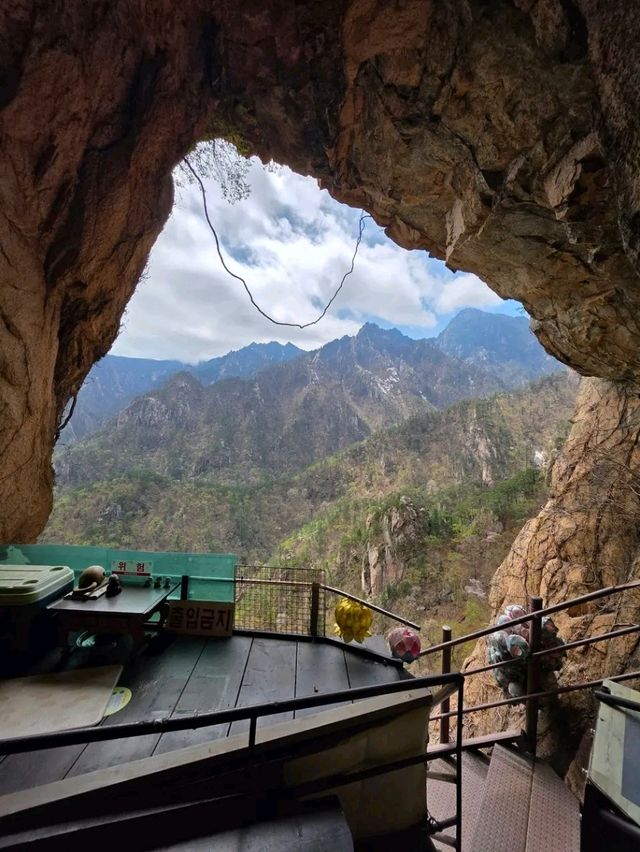 Title: Climbing to the Clouds – Ulsanbawi’s Majestic Challenge