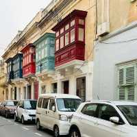Valletta's Colorful Windows: A Photographer's Walking Tour🌈📸   