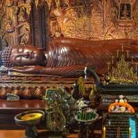 ไหว้พระและชมวัดสวยกลางป่า