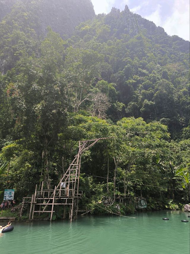 trip to vang vien