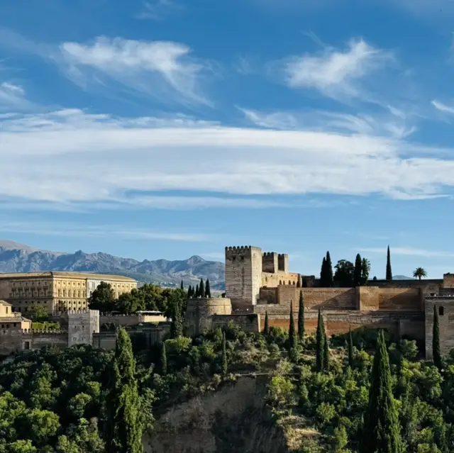 Timeless Beauty of the Alhambra, Granada 🏰🌿
