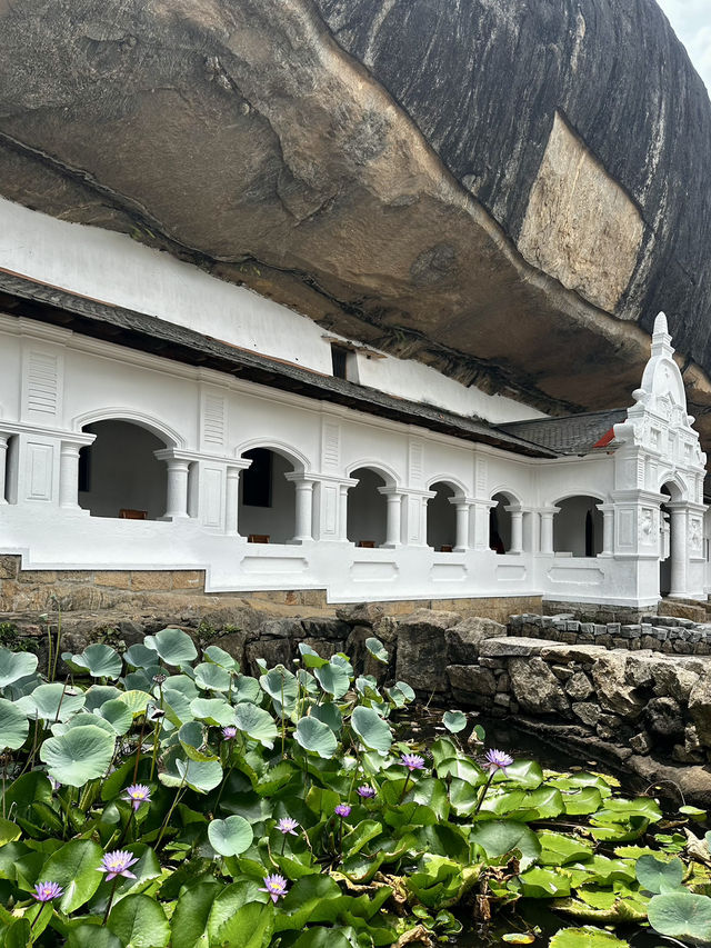 🇱🇰 ダンブッラ石窟寺院
