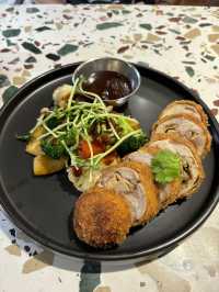 🍽 "Hidden Gem Near the Runway: JOMO Eatery Shines!" 🍰