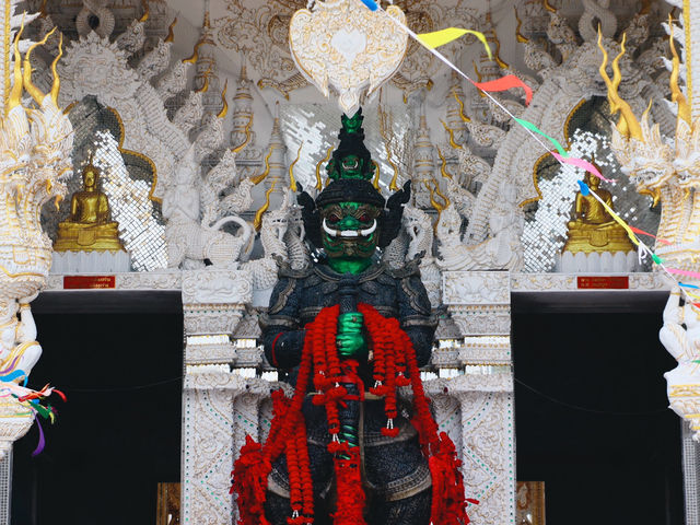 วัดเขาพลอย 