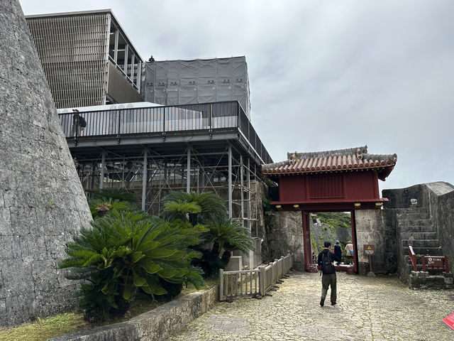 【首里城｜しゅりじょう】 沖縄の歴史と文化の象徴。いまは復元の真っ最中、それでも見どころ満載！