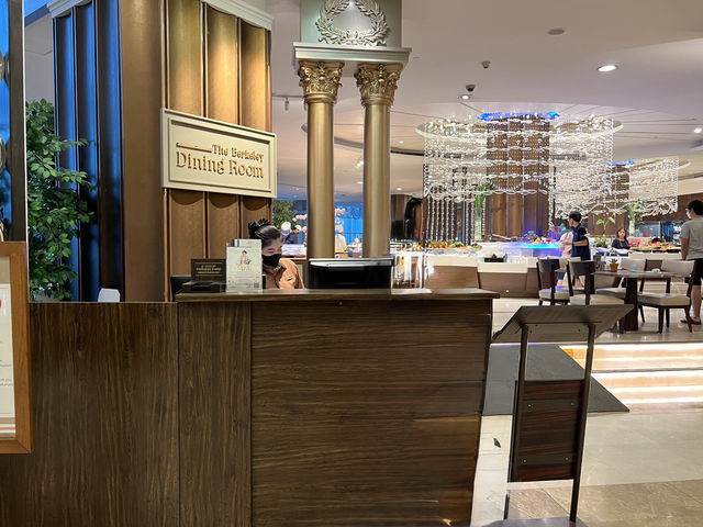 🥩 Wagyu, Foie Gras & More: A Buffet Feast at The Berkeley Dining Room 🍽️