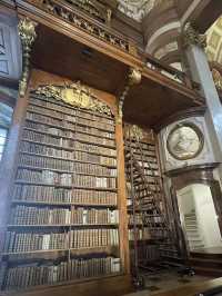 【オーストリア🇦🇹世界遺産の図書館】