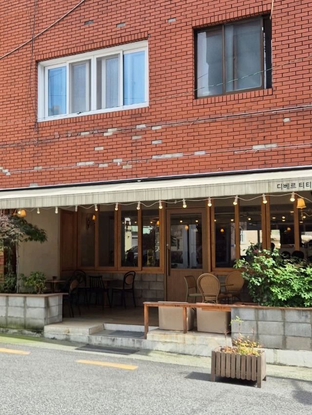 전포 디베르티티 부산 전포동 아이스크림 프렌치토스트 유럽감성 카페