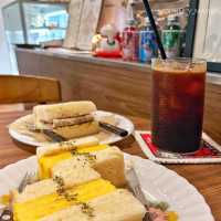 延南洞で人生サンドに出会ったよ！🥪✨