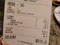 穿越老香江的味蕾之旅：《香江花月》海陸盛宴 🕰️🍽️踏入荃灣廣場的《香江花月》，瞬間被濃厚的懷舊氣息包圍，以懷舊衣車為靈感的裝潢，搭配復古縫紉機擺設，完美重現50年代香江風華 ✂️🏮。