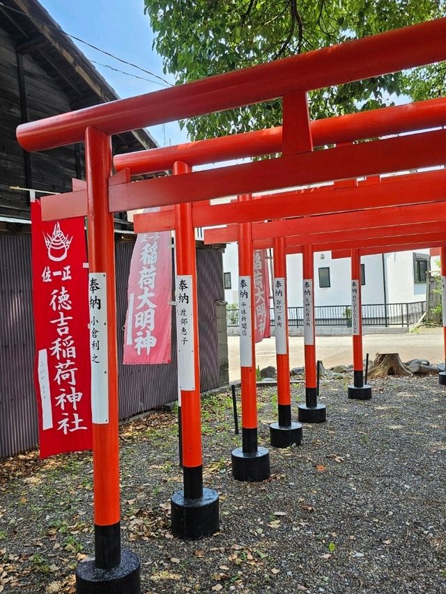 舉起石頭願望成真〔大垣市 德吉稻荷神社〕