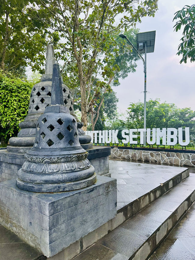 Must-see Borobudur Temple at dawn! 