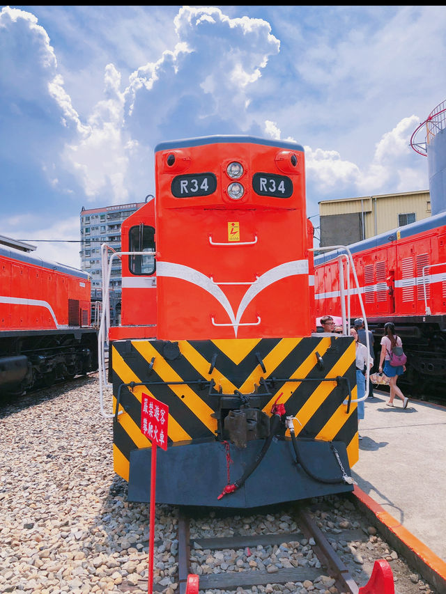 🚞彰化扇形車庫，鐵道迷與旅人不能錯過的時光車站
