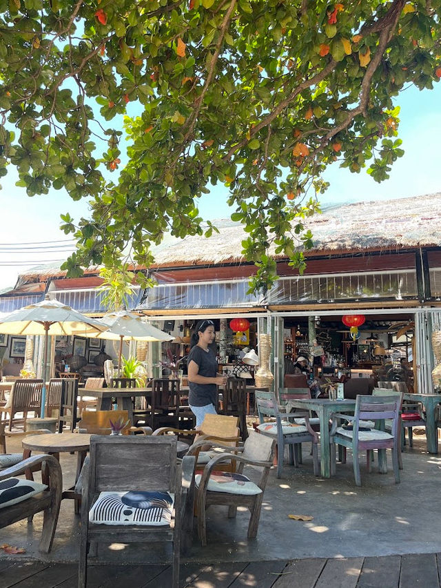 Chill & Sip at Lay Lagom Bar! 