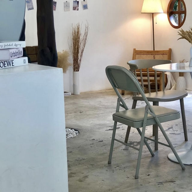  Coming Home Café – ราไวย์ ภูเก็ต