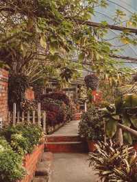 Strawberries, Flowers & Café Treats: A Day at Big Red Farm