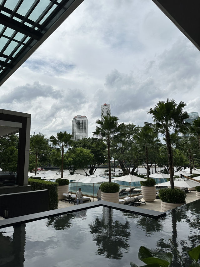 Four seasons Hotel Bangkok at Chao Phraya River