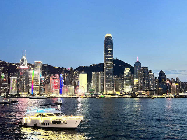 香港都市風情之旅：從金紫荊廣場到維多利亞港夜景