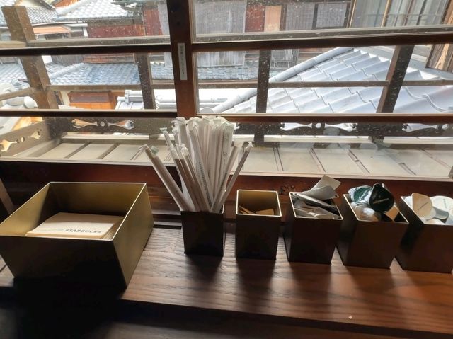 Kyoto’s Tatami Starbucks – A Coffee Shop Steeped in Tradition
