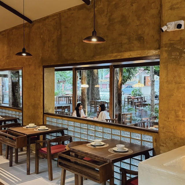  ทิวา & รษา Thai Kitchen and Café