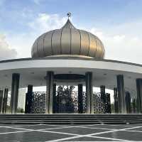 Tugu Negara: A Solemn Solo Journey Through Malaysia's Fight for Freedom"** 🌿🕊️