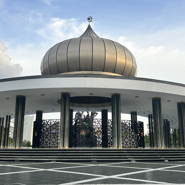 Tugu Negara: A Solemn Solo Journey Through Malaysia's Fight for Freedom"** 🌿🕊️