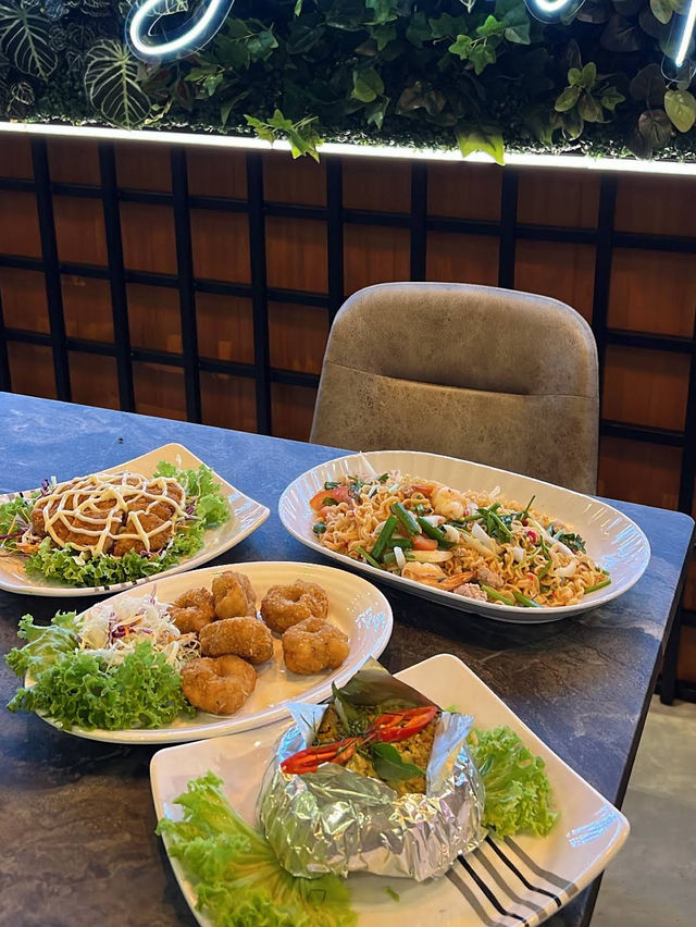 Thai-IN Cafe & Kitchen