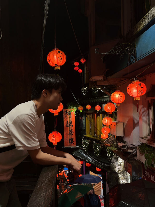🌙 Jiufen Old Street at Night – A Hidden World After Dark