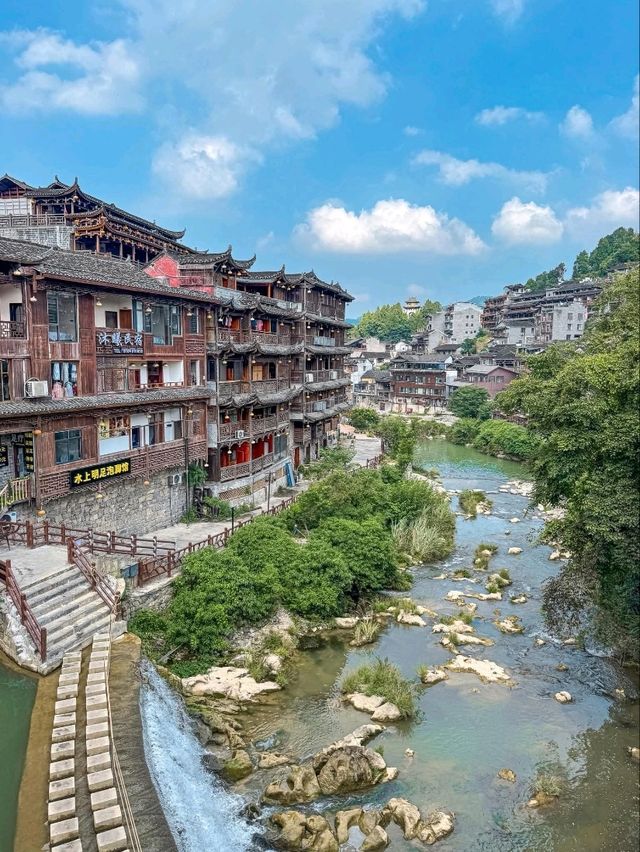 “The Hanging Waterfall of Hibiscus Town”