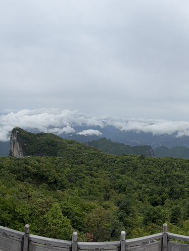 Nature and Wonder: Phenomenal Sea of Clouds at Tianmen Mountain and the Grandeur of 72 Qilou