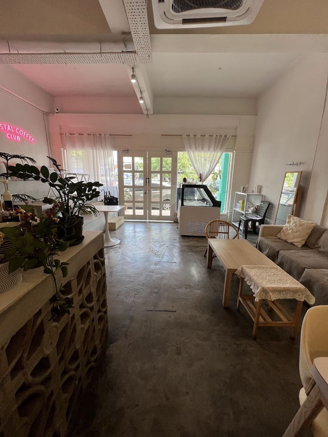 Coastal Coffee Club Kota Kinabalu, Artisanal Cakes and Calm in Damai 