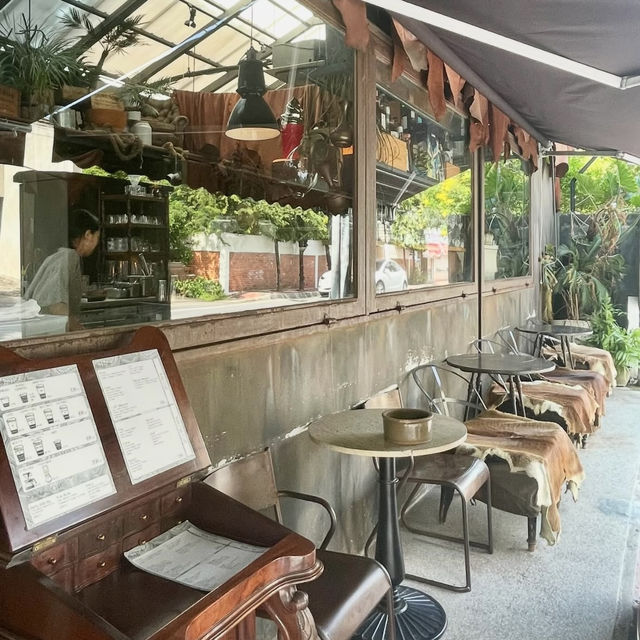 地元民にも人気のあるおしゃれエリアにあるカフェ🇹🇭