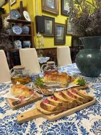 Dining experience in living museum 