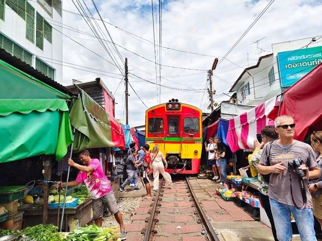 🛶 丹嫩莎朵水上市集 + 🚂 美功鐵道火車之旅:十足觀光客 🛶 丹嫩莎朵水上市集 + 🚂 美功鐵道火車之旅:十足觀光客