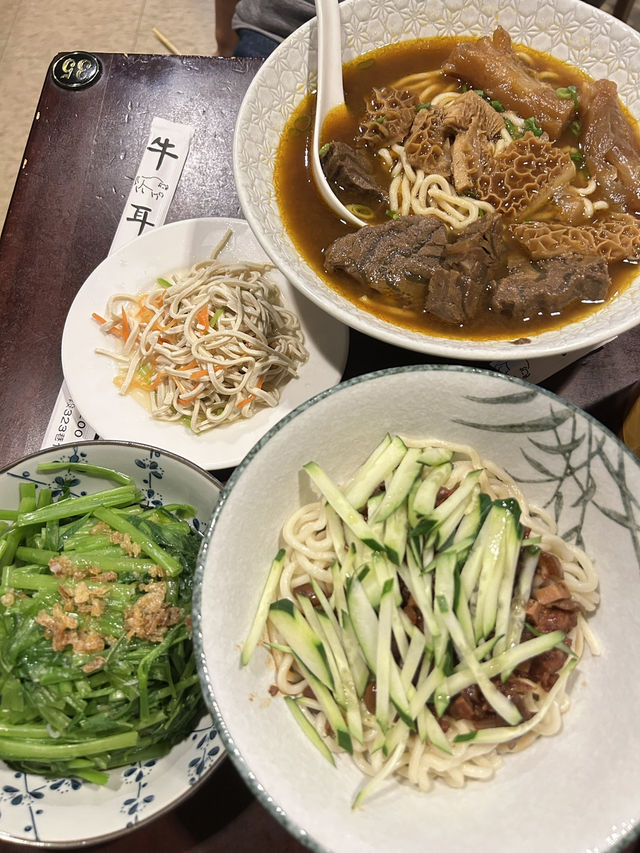 台北西湖站牛耳牛肉麵，三億男的最愛❤️