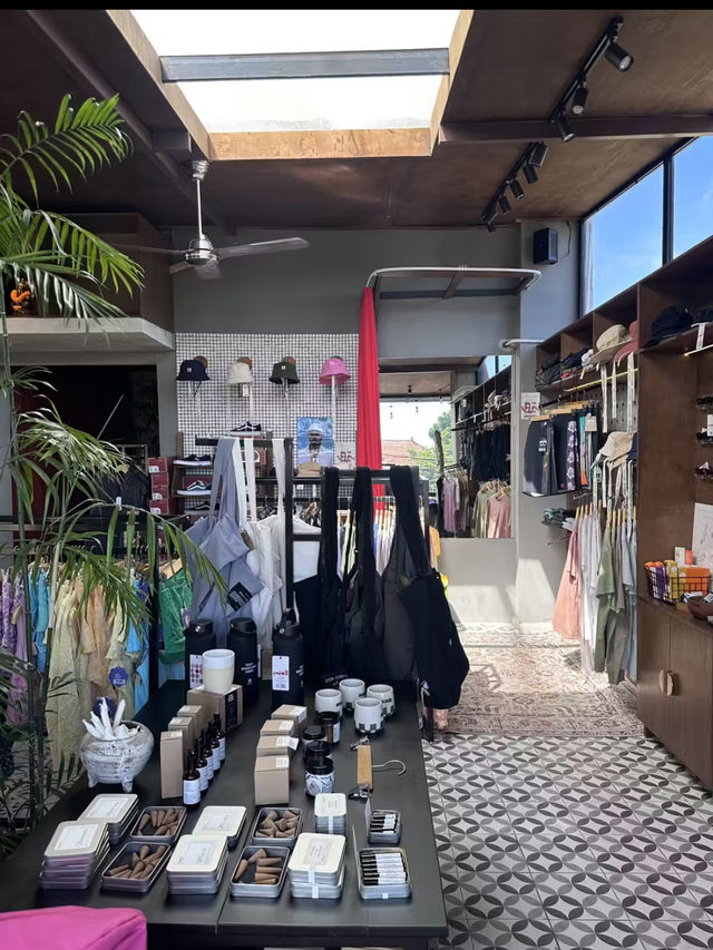 울루와뚜에서 한적하고 깔끔한 카페를 찾다가 우연히 들어간 Soda Cafe.