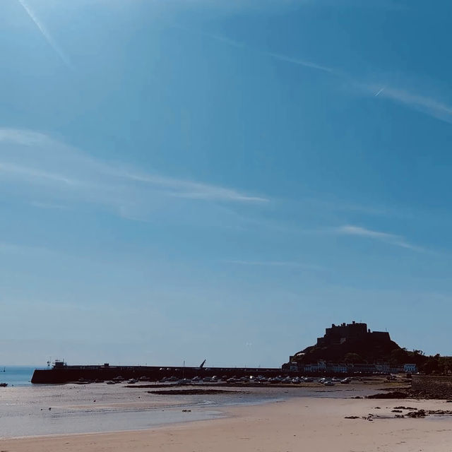 Guardian of the Coast: A Solo Adventure at Mont Orgueil Castle 🏰 Guardian of the Coast: A Solo Adventure at Mont Orgueil Castle 🏰