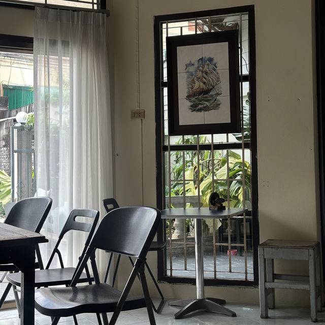 คาเฟ่ฟีลนั่งเล่นบ้านเพื่อน ใจกลางเมืองภก คาเฟ่ฟีลนั่งเล่นบ้านเพื่อน ใจกลางเมืองภก