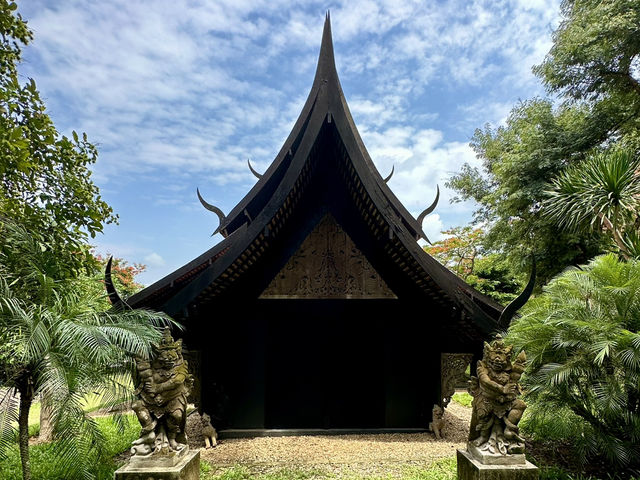 🖤 Baan Dam Museum – Chiang Rai’s Dark & Mysterious Masterpiece